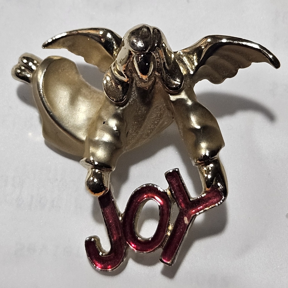 Vintage Gigi Gold Tone Red Enamel Brooch Pin Flying Christmas Angel Joy
